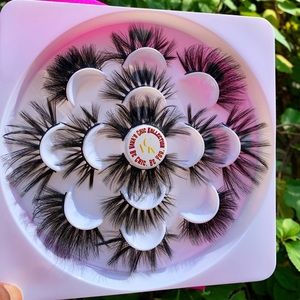 Chic Night lash book